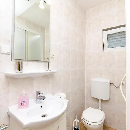 Luka Apartment *