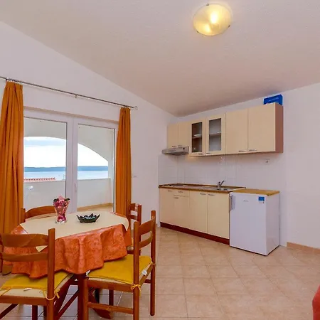 Luka Apartment *